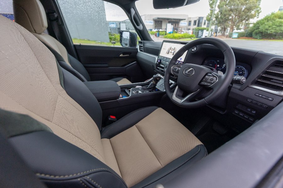 2026 LEXUS GX550 OVERTRAIL detail view 18 photo on CarNest