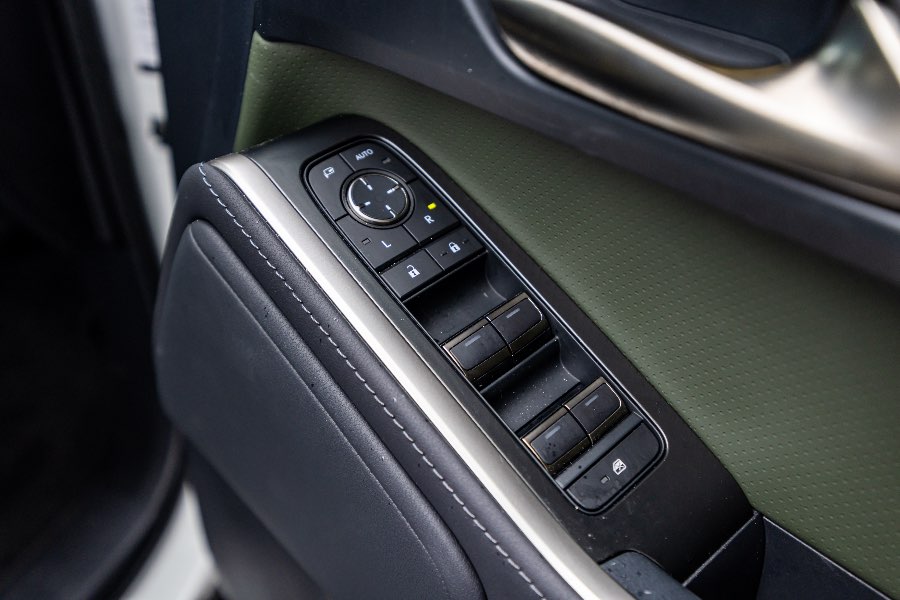 2026 LEXUS GX550 OVERTRAIL detail view 20 photo on CarNest