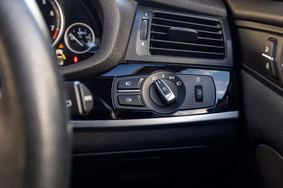 2017 BMW X3 XDRIVE20I detail view 17 photo on CarNest