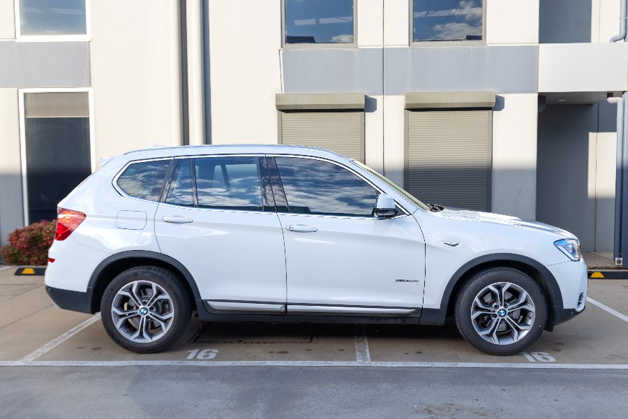2017 BMW X3 XDRIVE20I side profile photo on CarNest