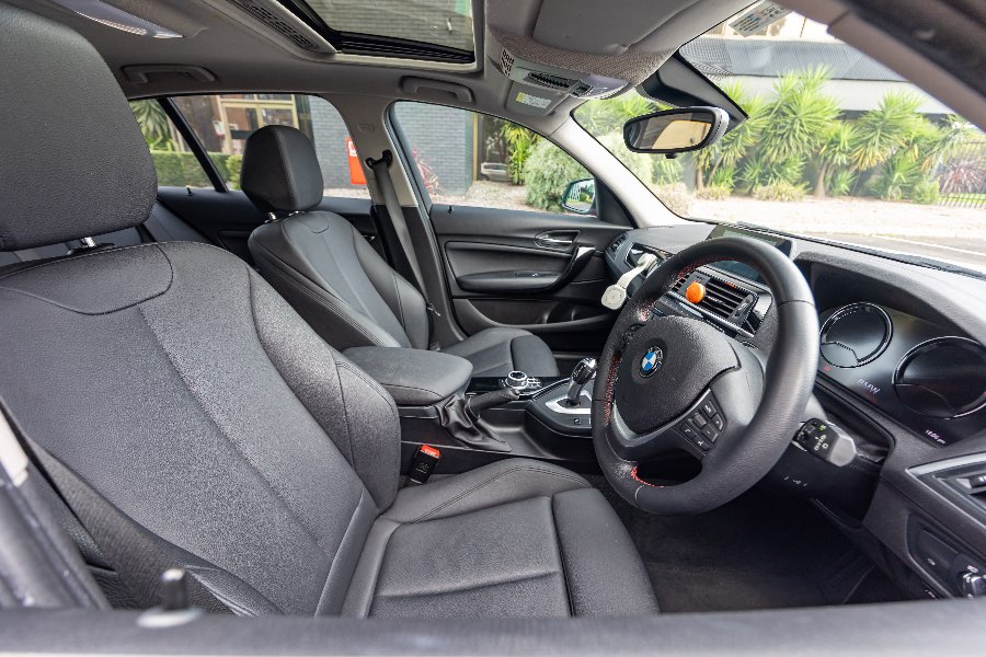 2017 BMW 118I detail view 11 photo on CarNest