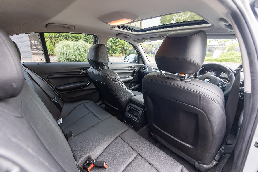 2017 BMW 118I detail view 16 photo on CarNest