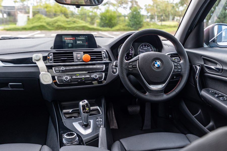 2017 BMW 118I detail view 19 photo on CarNest