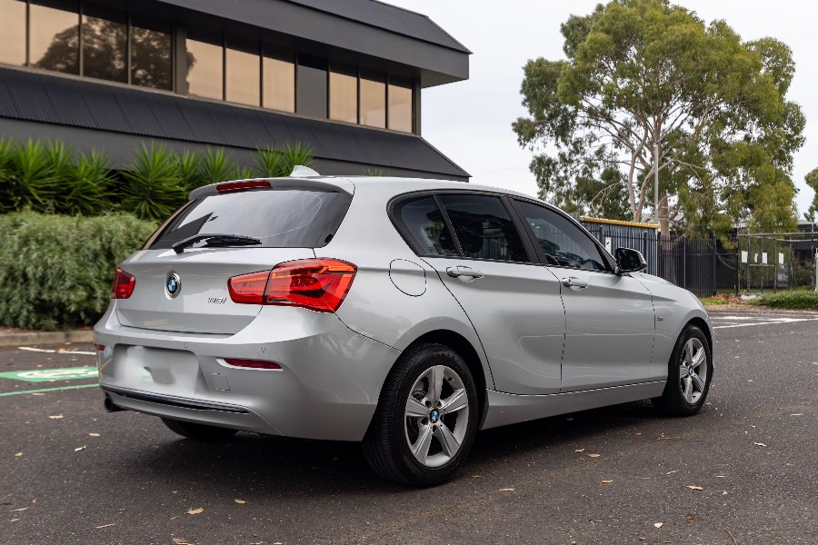 2017 BMW 118I additional detail photo on CarNest
