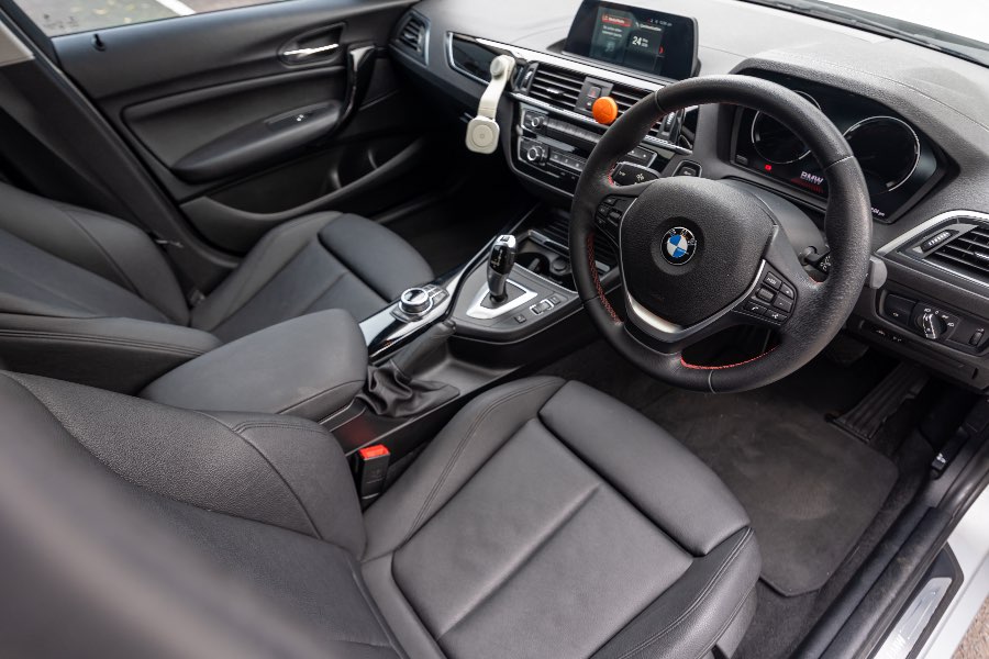 2017 BMW 118I detail view 7 photo on CarNest