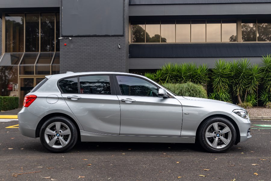 2017 BMW 118I detail view 8 photo on CarNest