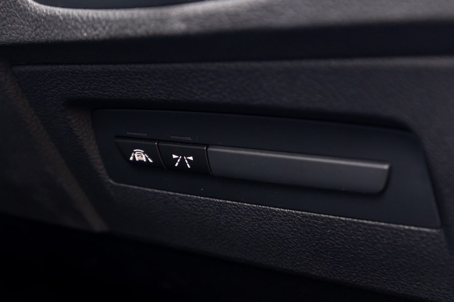 2017 BMW 118I detail view 10 photo on CarNest