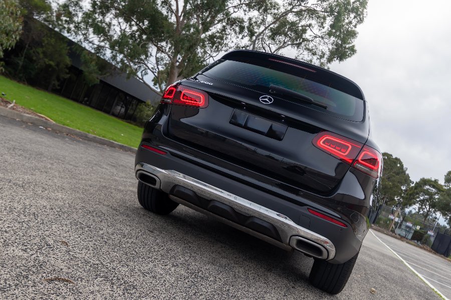 2021 MERCEDES BENZ GLC200 interior dashboard photo on CarNest