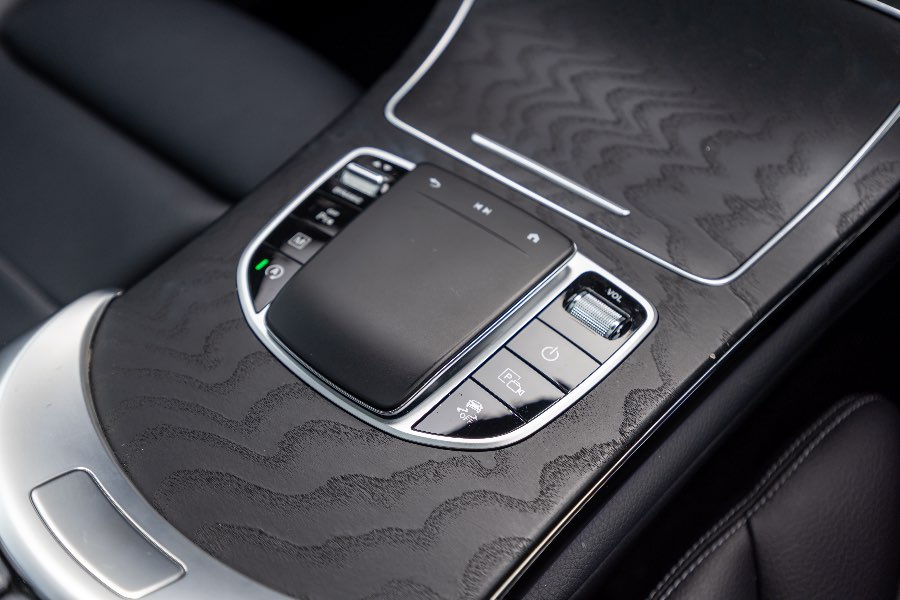 2021 MERCEDES BENZ GLC200 detail view 12 photo on CarNest