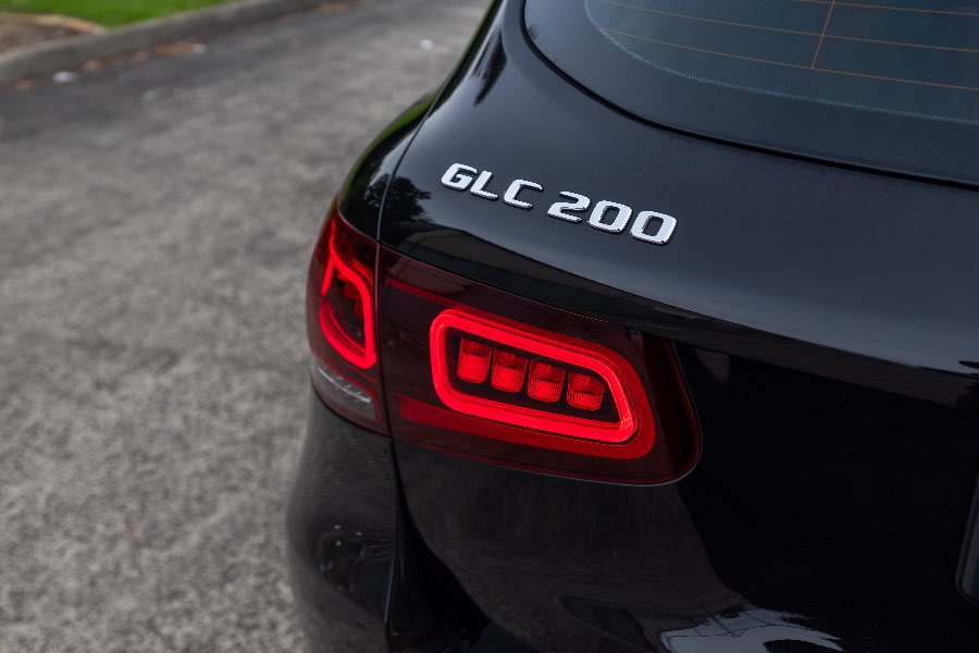 2021 MERCEDES BENZ GLC200 side profile photo on CarNest