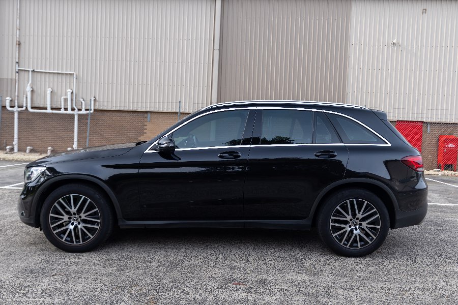 2021 MERCEDES BENZ GLC200 cabin detail photo on CarNest