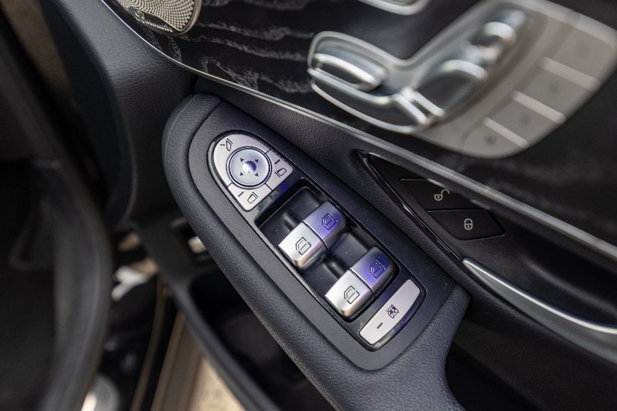 2021 MERCEDES BENZ GLC200 detail view 8 photo on CarNest