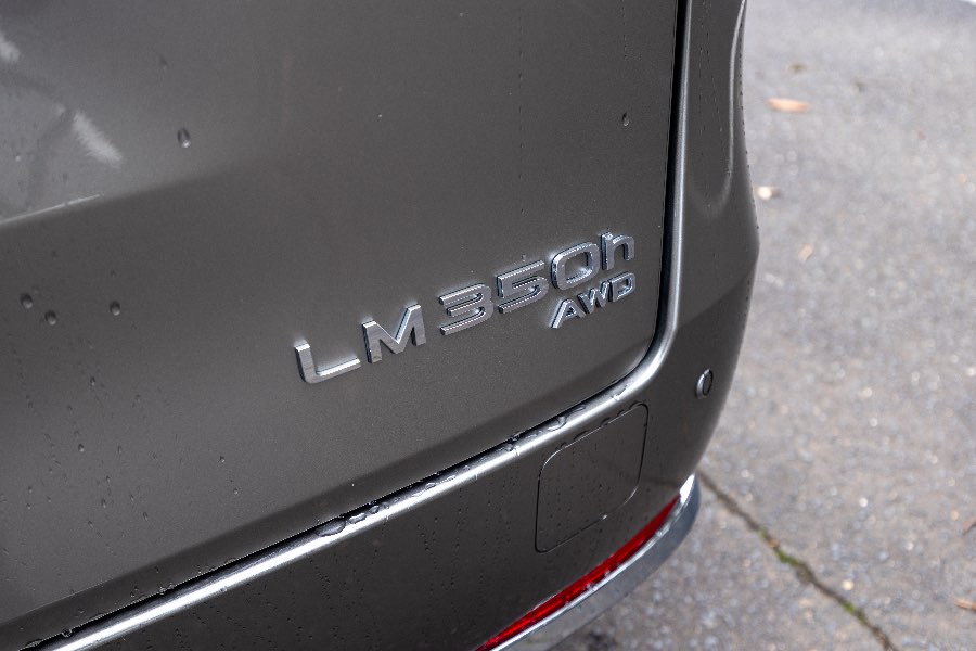 2024 LEXUS LM350H SPORTS LUXURY AWD detail view 20 photo on CarNest