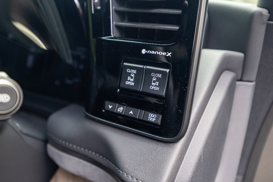 2024 LEXUS LM350H SPORTS LUXURY AWD detail view 21 photo on CarNest