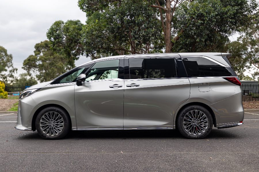 2024 LEXUS LM350H SPORTS LUXURY AWD side profile photo on CarNest