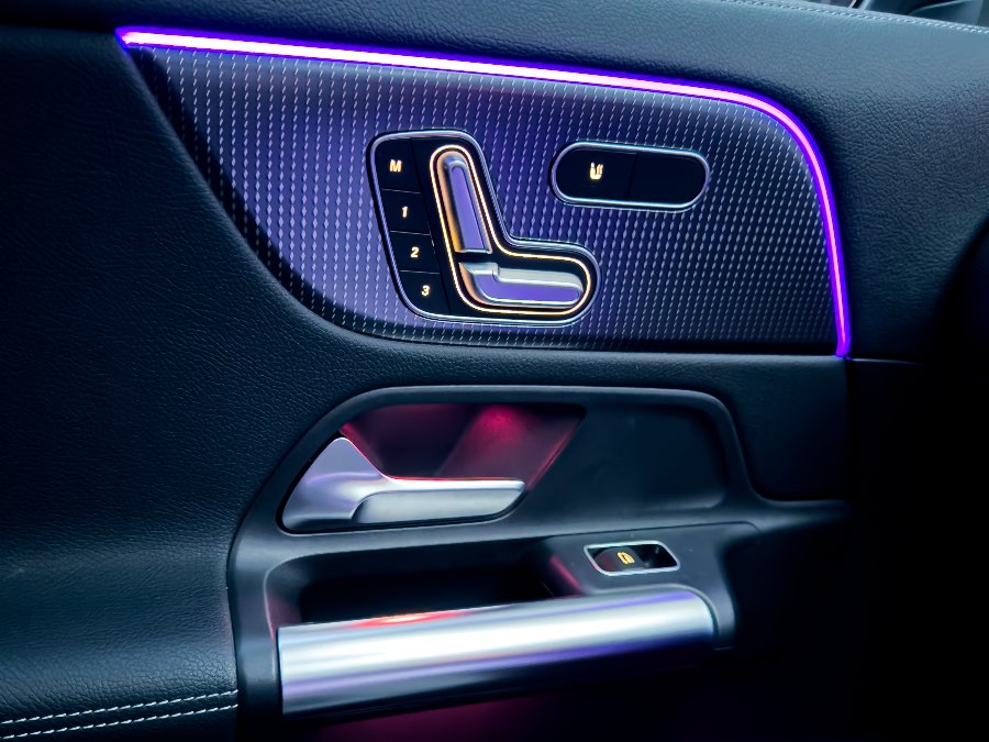 2020 MERCEDES BENZ GLA200 detail view 12 photo on CarNest