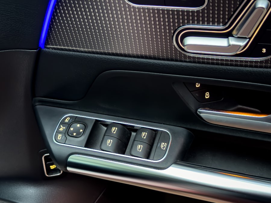 2020 MERCEDES BENZ GLA200 detail view 13 photo on CarNest