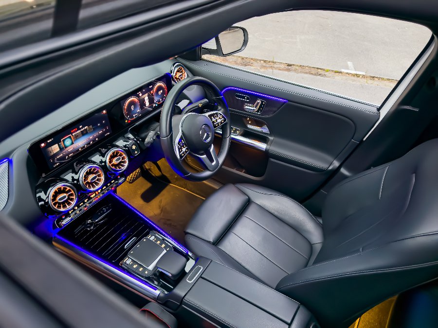 2020 MERCEDES BENZ GLA200 detail view 15 photo on CarNest