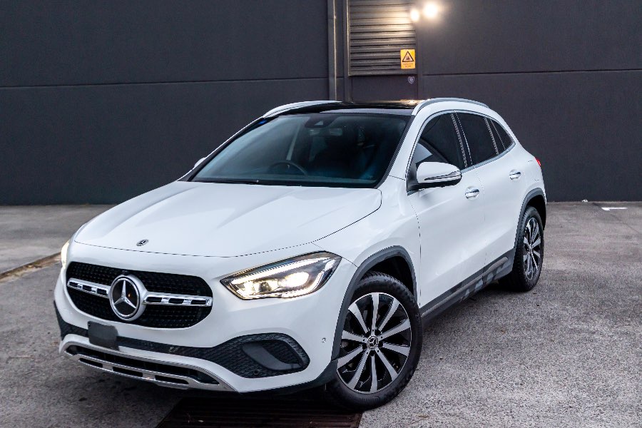 2020 MERCEDES BENZ GLA200 detail view 16 photo on CarNest