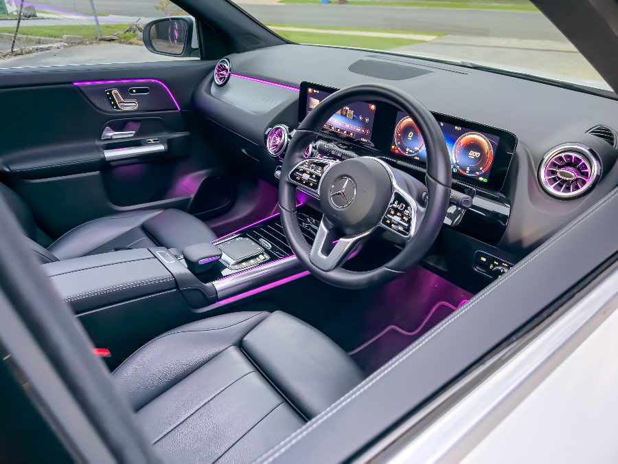 2020 MERCEDES BENZ GLA200 detail view 17 photo on CarNest