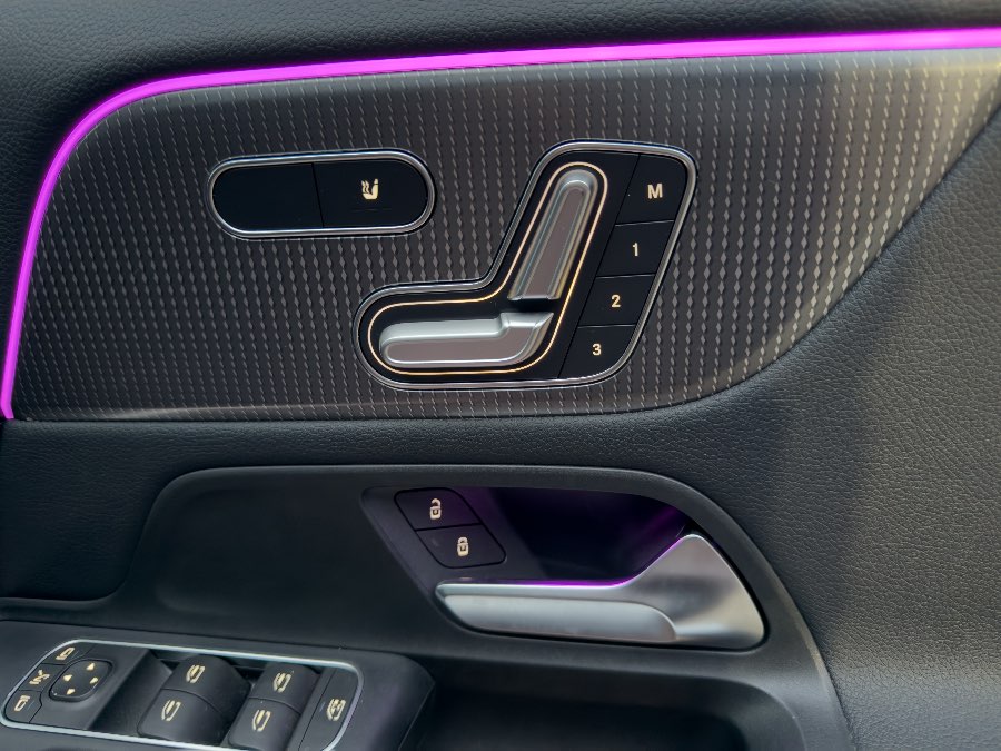 2020 MERCEDES BENZ GLA200 detail view 20 photo on CarNest