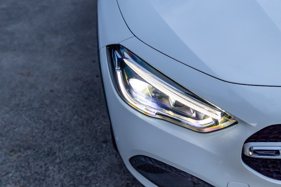 2020 MERCEDES BENZ GLA200 side profile photo on CarNest
