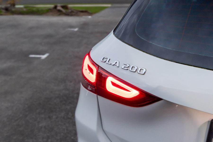 2020 MERCEDES BENZ GLA200 detail view 7 photo on CarNest