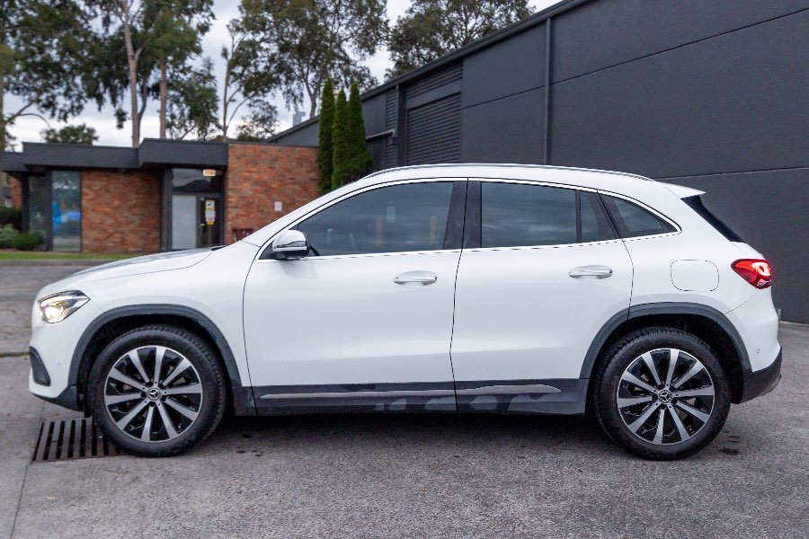 2020 MERCEDES BENZ GLA200 detail view 8 photo on CarNest