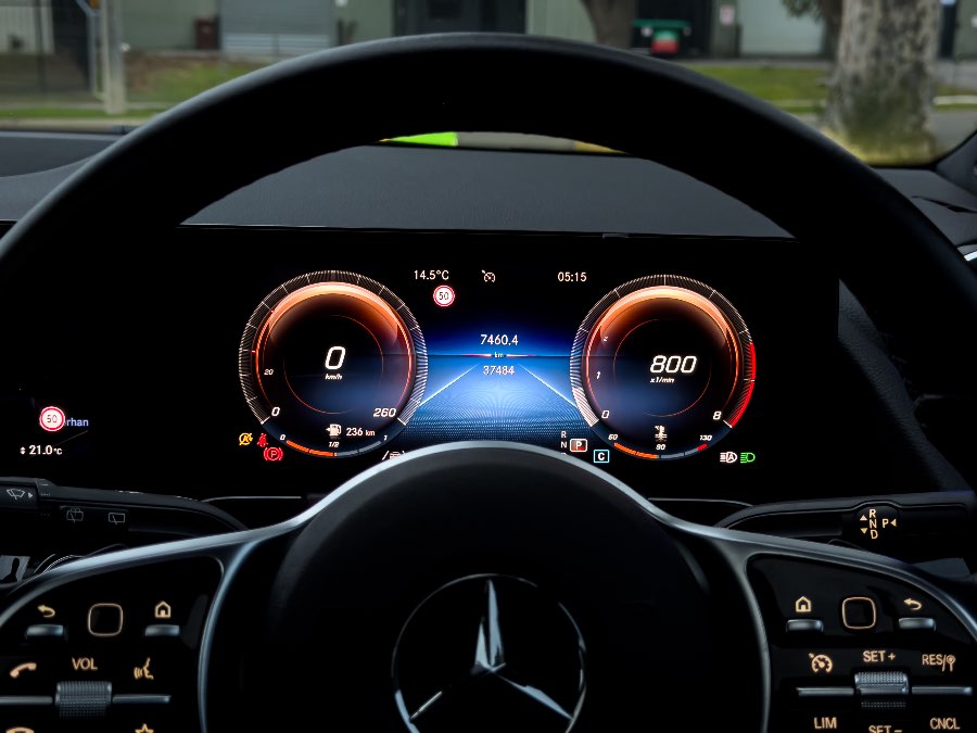 2020 MERCEDES BENZ GLA200 detail view 9 photo on CarNest