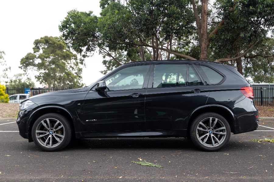 2017 BMW X5 SDRIVE 25D side profile photo on CarNest