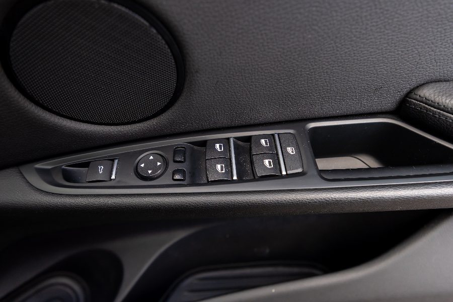 2014 BMW X5 30D detail view 16 photo on CarNest