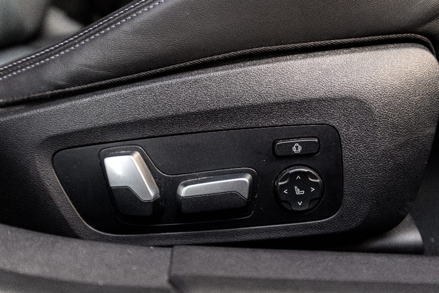 2021 BMW M3 COMPETITION detail view 11 photo on CarNest