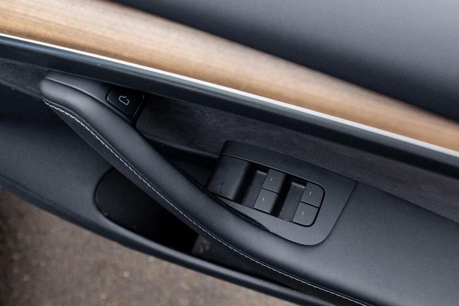 2022 TESLA 3 RWD detail view 18 photo on CarNest