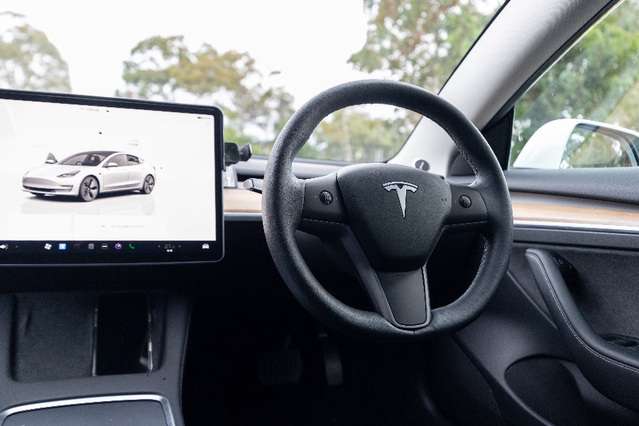 2022 TESLA 3 RWD detail view 21 photo on CarNest