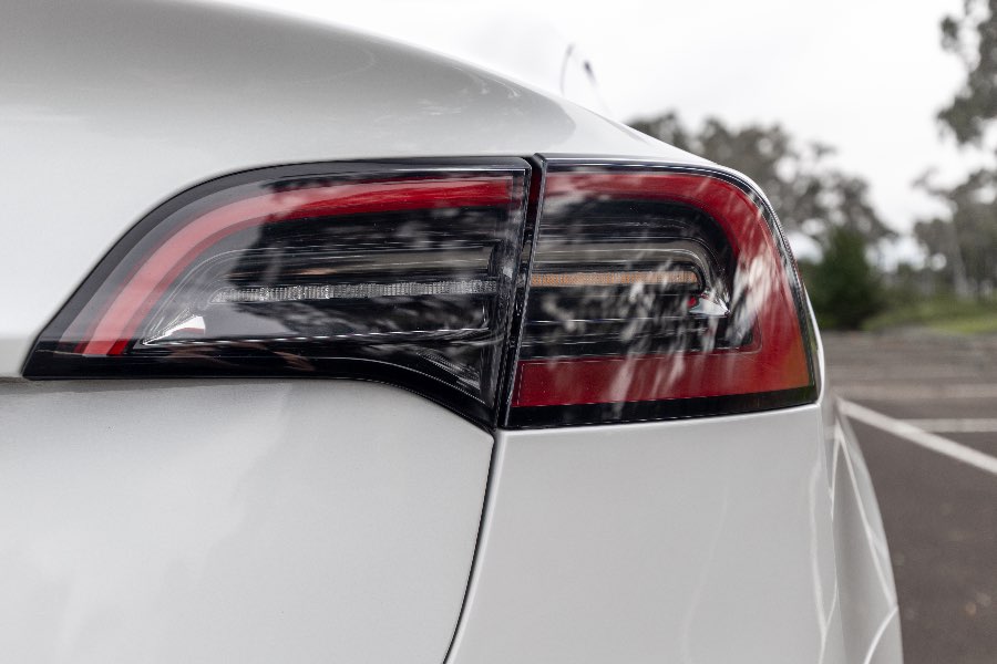 2022 TESLA 3 RWD side profile photo on CarNest