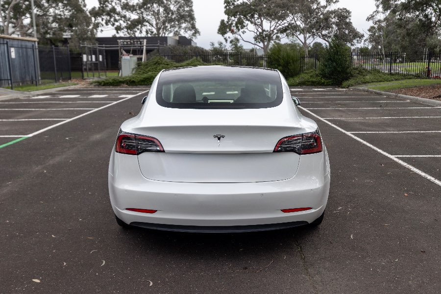 2022 TESLA 3 RWD cabin detail photo on CarNest