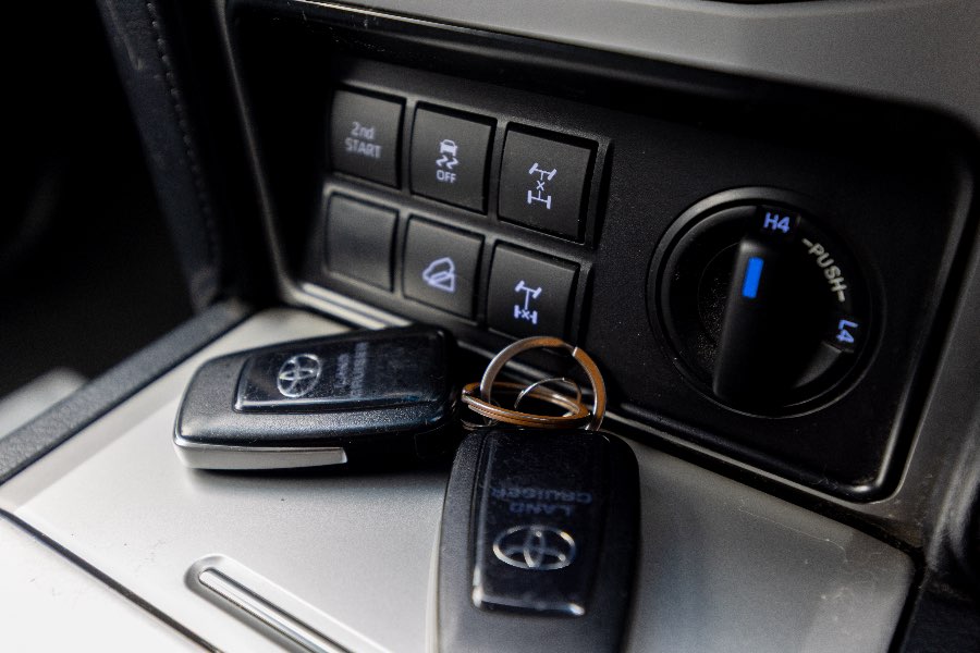 2018 TOYOTA PRADO GXL detail view 12 photo on CarNest