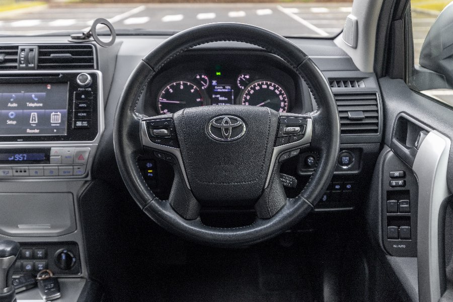 2018 TOYOTA PRADO GXL detail view 21 photo on CarNest