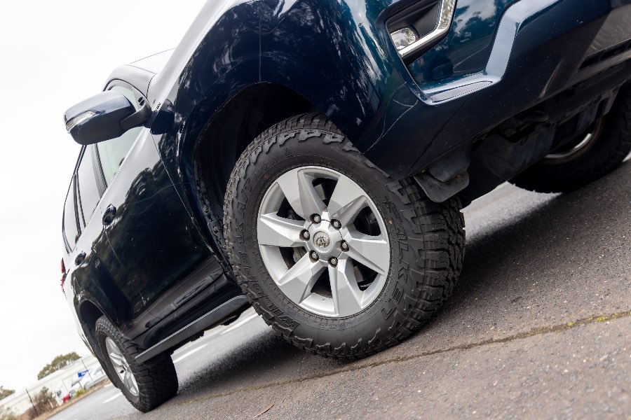 2018 TOYOTA PRADO GXL side profile photo on CarNest