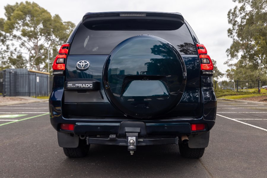 2018 TOYOTA PRADO GXL cabin detail photo on CarNest