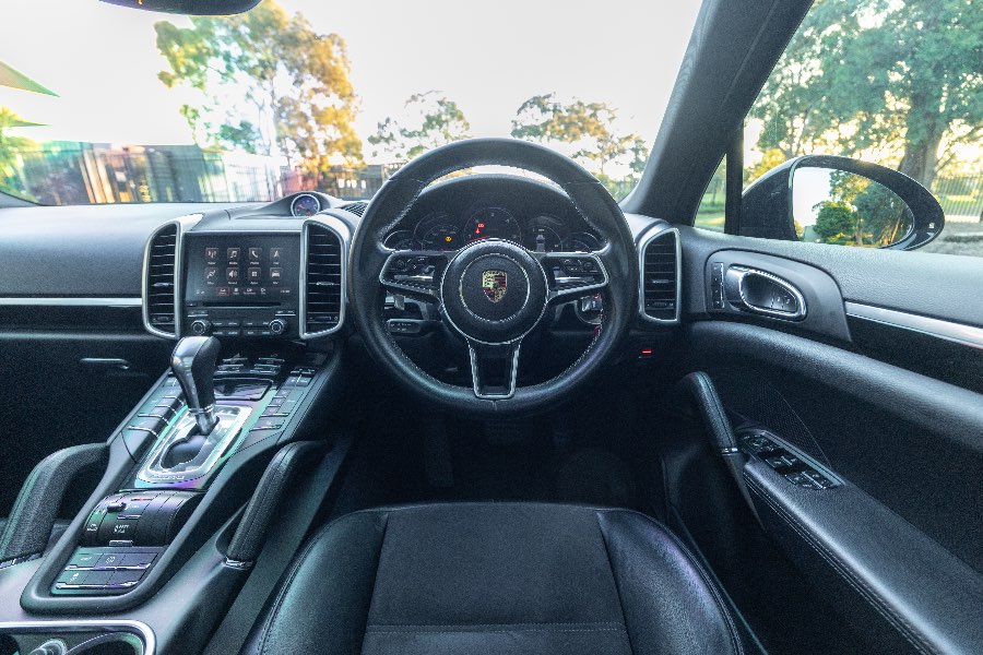 2017 PORSCHE CAYENNE PLATINUM DIESEL detail view 12 photo on CarNest