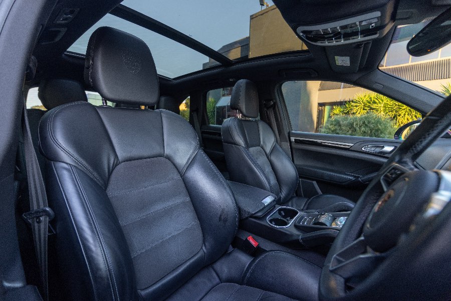 2017 PORSCHE CAYENNE PLATINUM DIESEL detail view 14 photo on CarNest