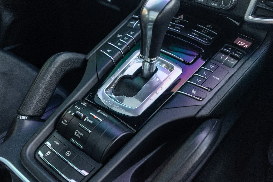 2017 PORSCHE CAYENNE PLATINUM DIESEL detail view 15 photo on CarNest