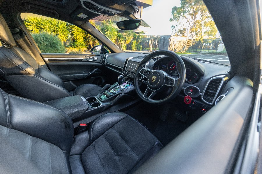 2017 PORSCHE CAYENNE PLATINUM DIESEL detail view 18 photo on CarNest