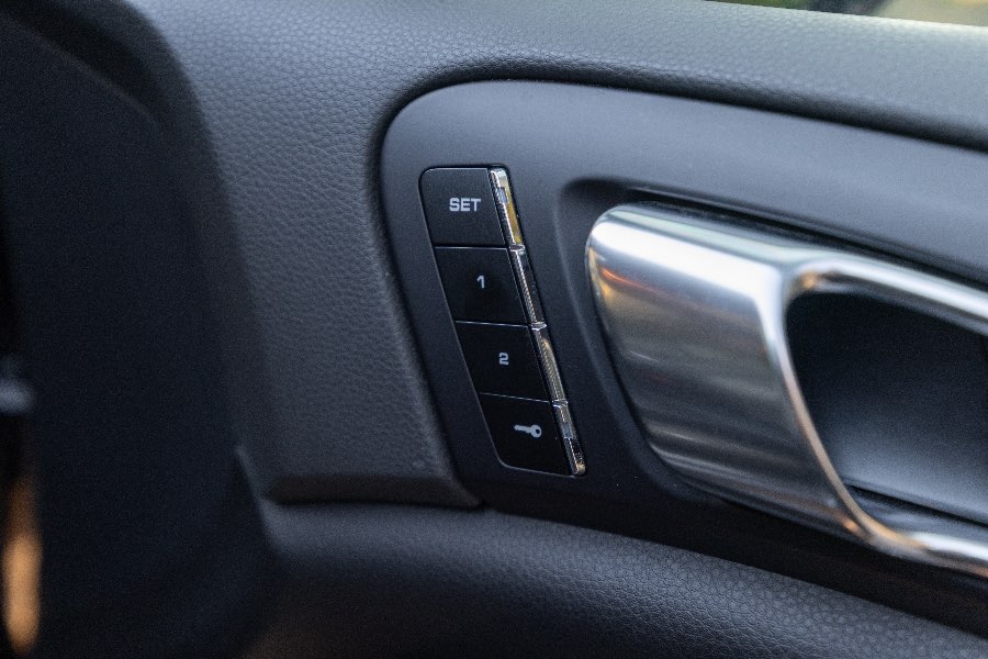 2017 PORSCHE CAYENNE PLATINUM DIESEL detail view 20 photo on CarNest
