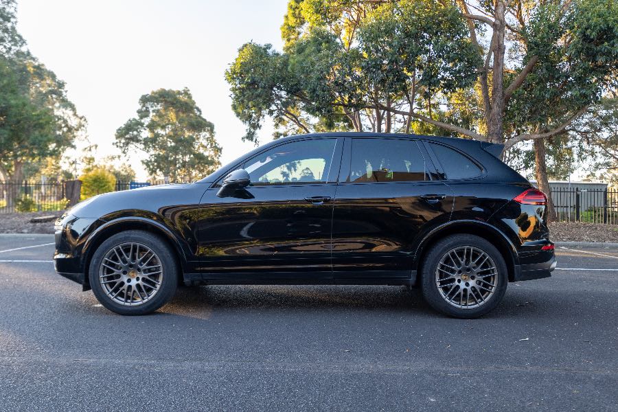 2017 PORSCHE CAYENNE PLATINUM DIESEL side profile photo on CarNest
