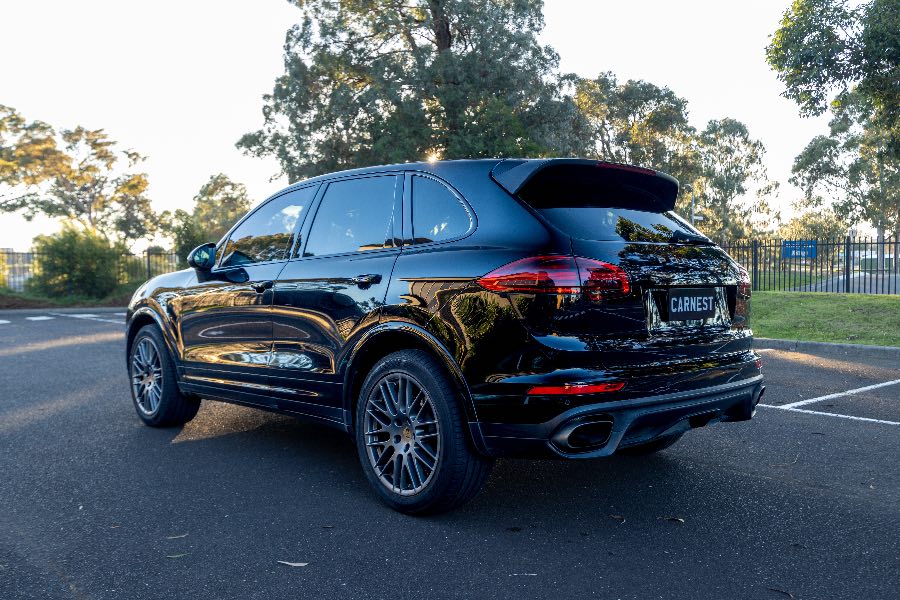 2017 PORSCHE CAYENNE PLATINUM DIESEL cabin detail photo on CarNest