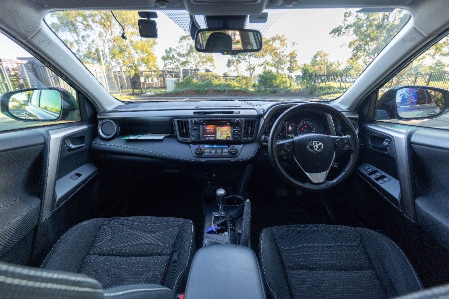 2018 TOYOTA RAV4 GXL AWD detail view 11 photo on CarNest