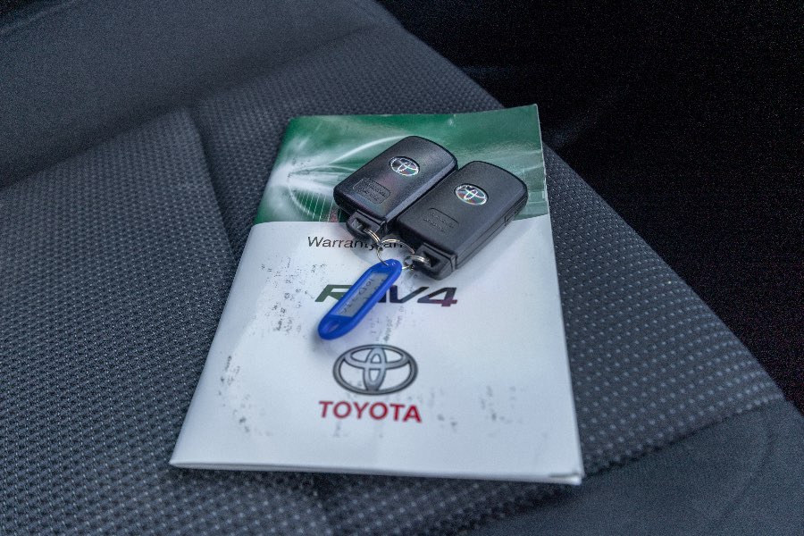 2018 TOYOTA RAV4 GXL AWD detail view 17 photo on CarNest