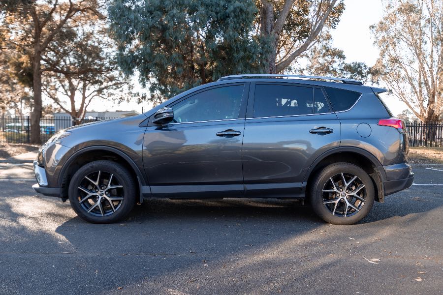 2018 TOYOTA RAV4 GXL AWD interior dashboard photo on CarNest